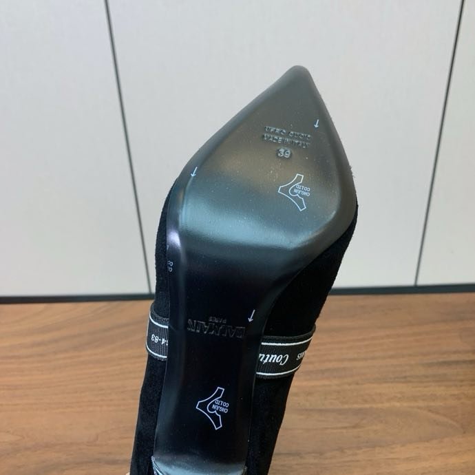 Ankle boots on high heel фото 8