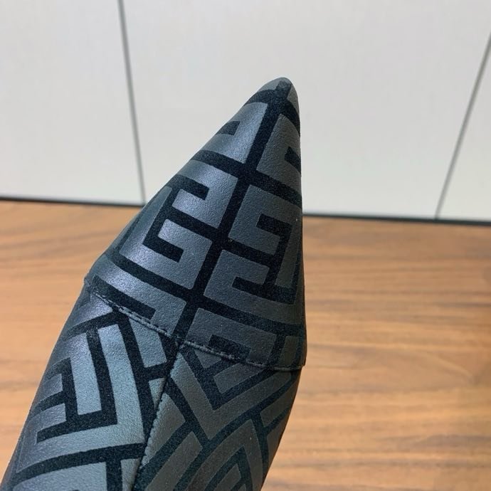 Ankle boots on high heel фото 9