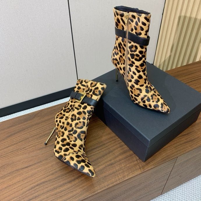 Ankle boots on high heel фото 9