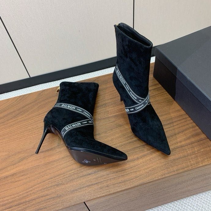 Ankle boots on high heel фото 9