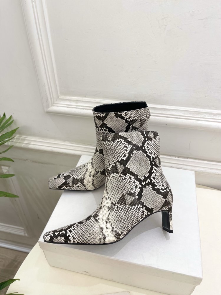 Ботильйони з квадратним носком і каблуком чарочкою фото 5