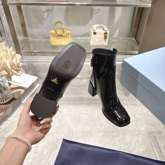 Ankle boots women's from triangular heel фото 6