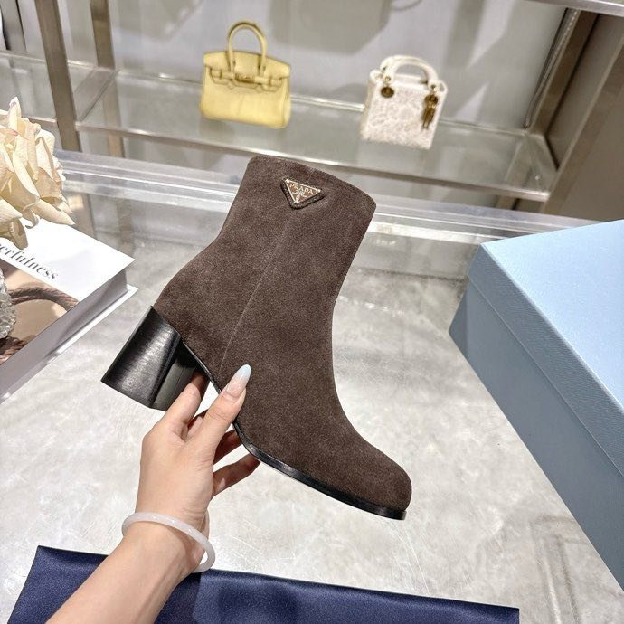 Ботильйони жіночі з трикутним каблуком фото 6