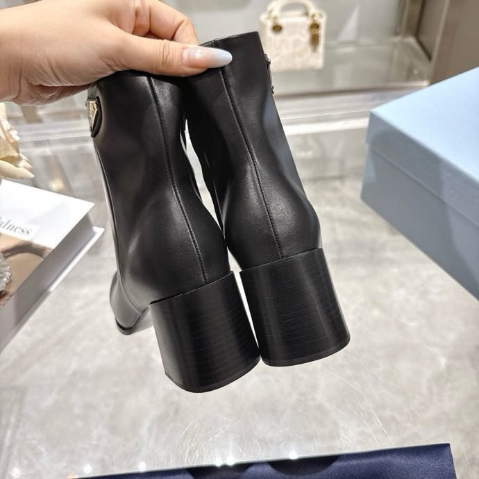 Ботильйони жіночі з трикутним каблуком фото 6