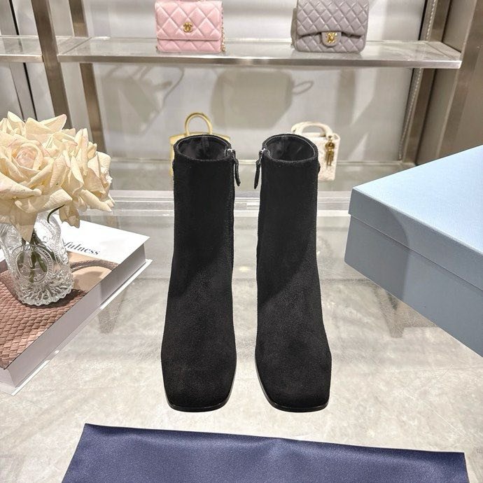 Ботильйони жіночі з трикутним каблуком фото 7