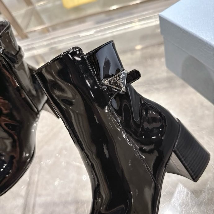 Ankle boots women's from triangular heel фото 9