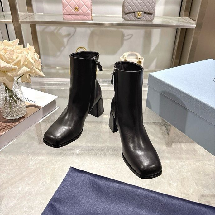 Ботильйони жіночі з трикутним каблуком фото 9