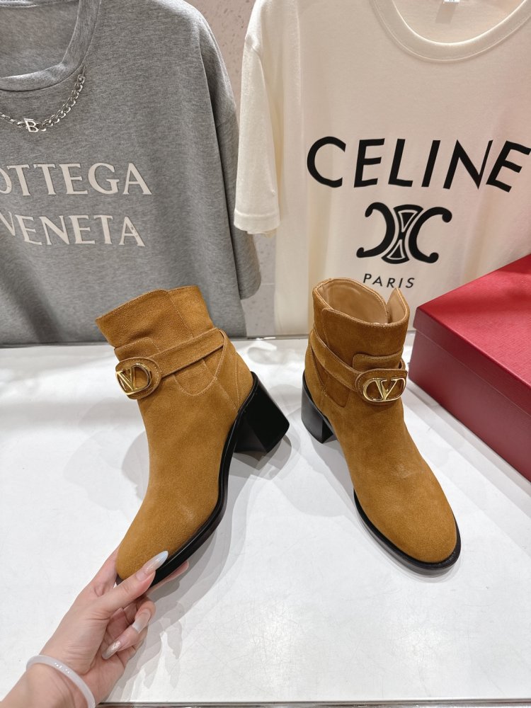 Ankle boots фото 4