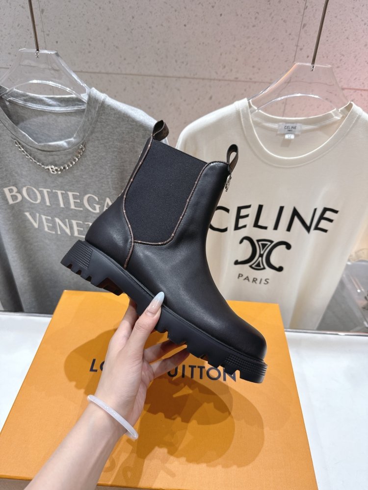 Ботинки Chelsea на толстой подошве женские