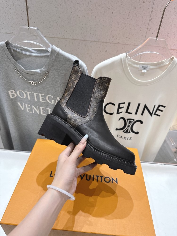 Ботинки Chelsea на толстой подошве женские