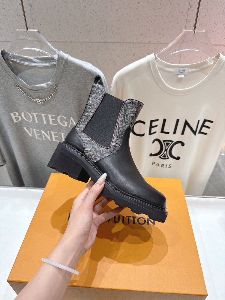 Ботинки Chelsea на толстой подошве женские