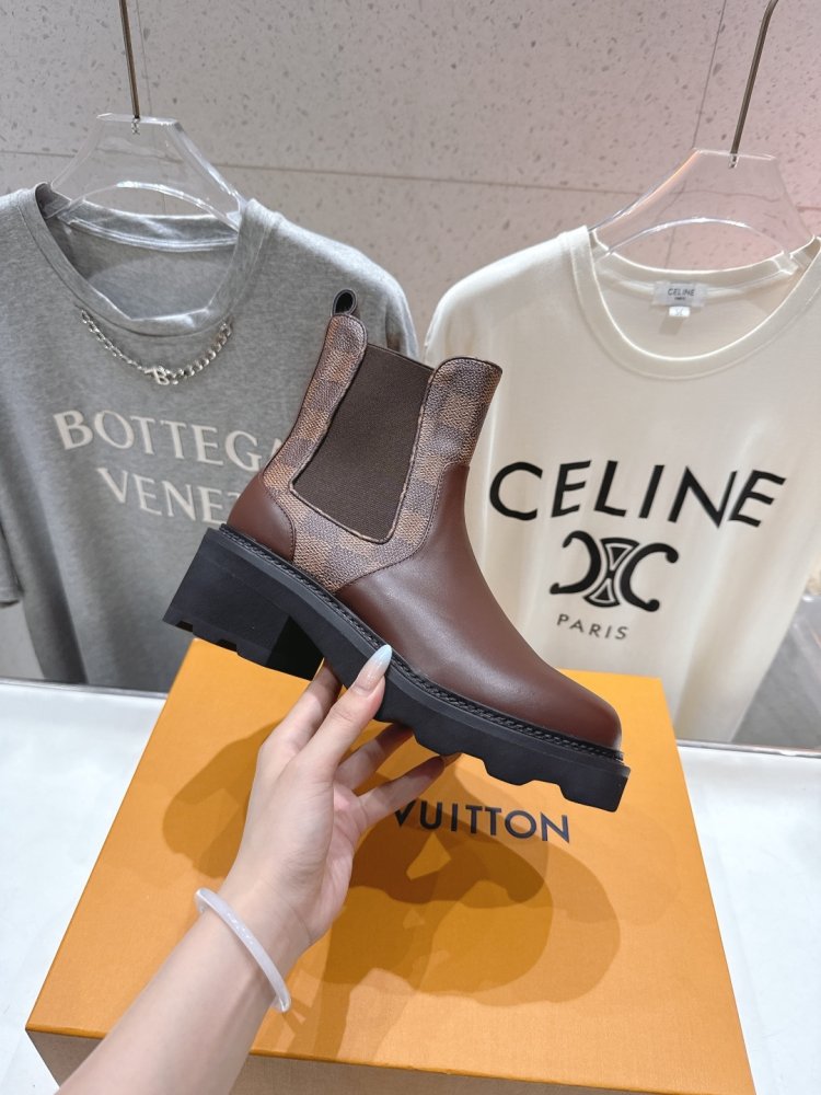 Ботинки Chelsea на толстой подошве женские