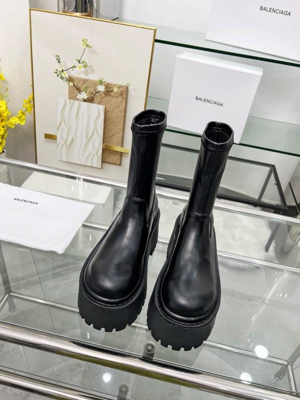 Boots leather on high soled фото 5