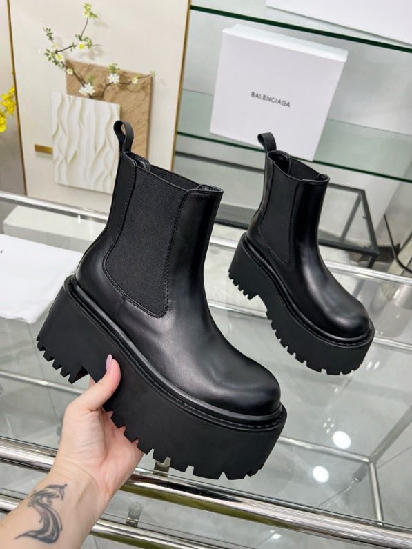 Boots leather on high soled фото 5