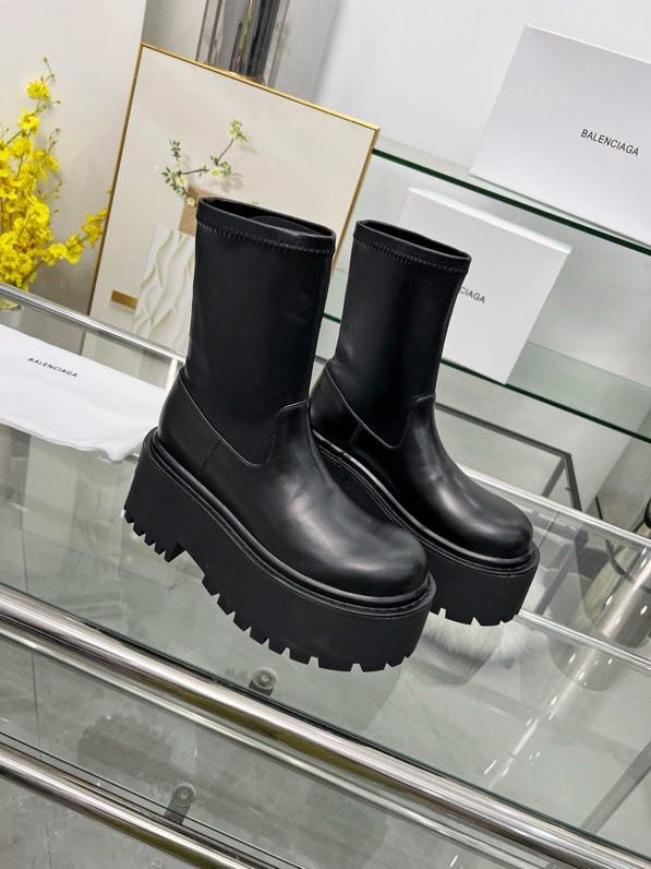 Boots leather on high soled фото 9