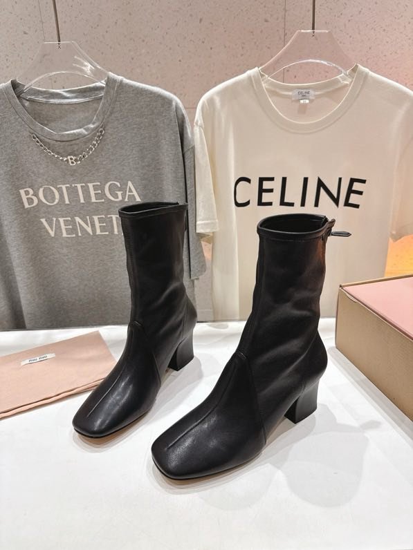 Boots leather on high heel