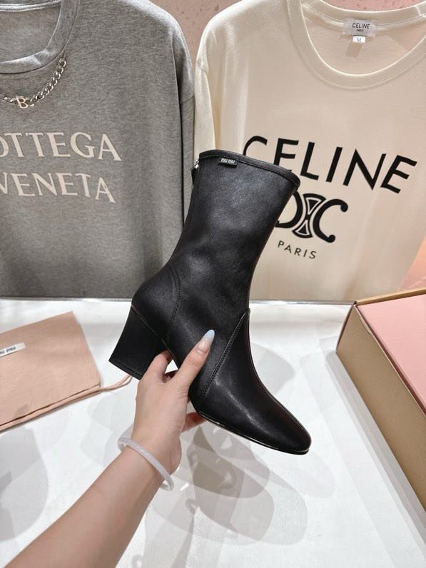 Boots leather on high heel фото 8