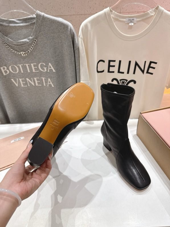 Boots leather on high heel фото 9