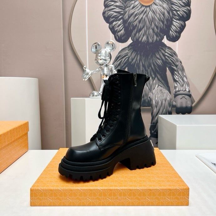 Boots on platform with lacing at ​​стиле military фото 4