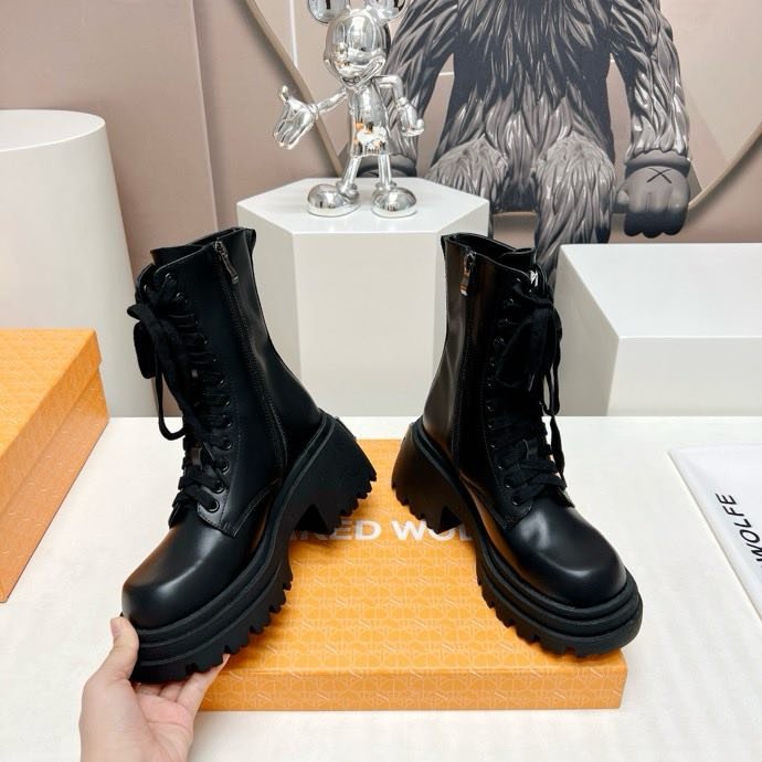 Boots on platform with lacing at ​​стиле military фото 6