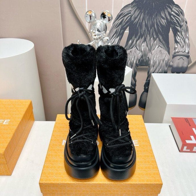 Boots on platform with lacing фото 2