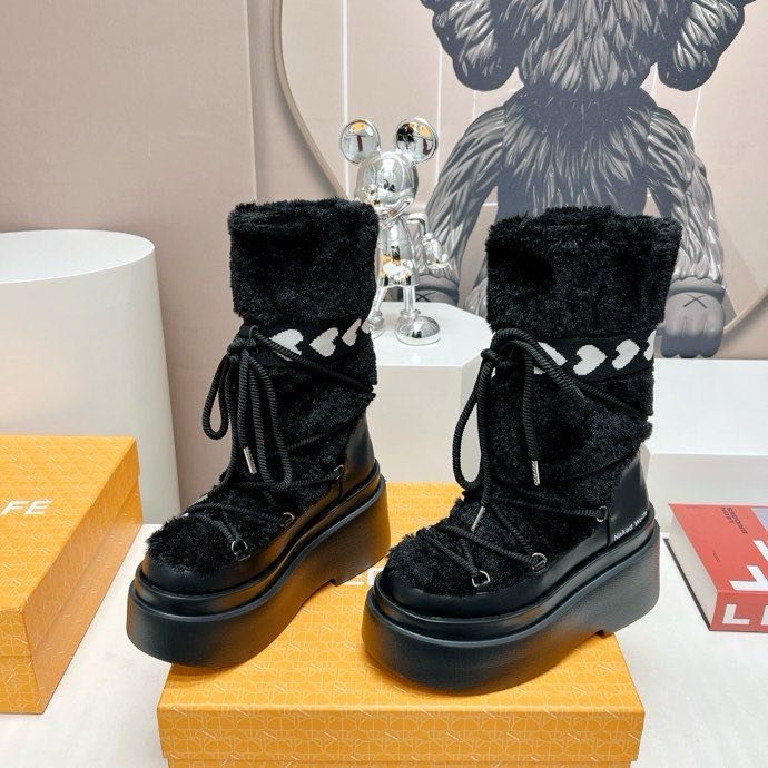 Boots on platform with lacing фото 3