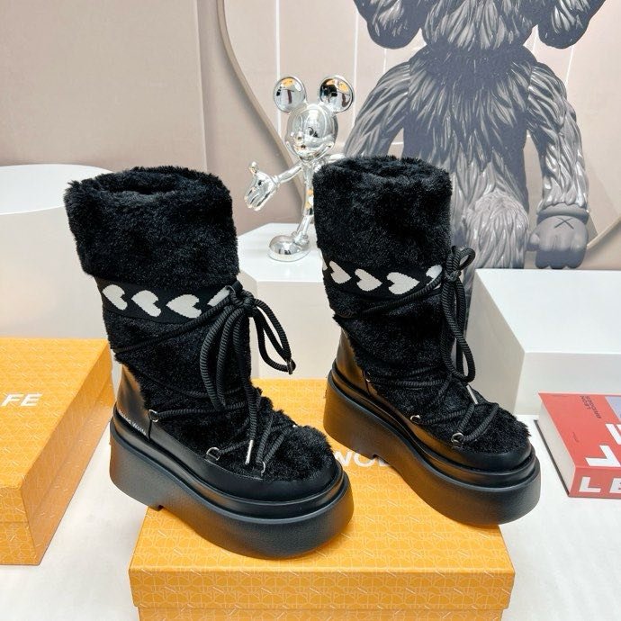 Boots on platform with lacing фото 7