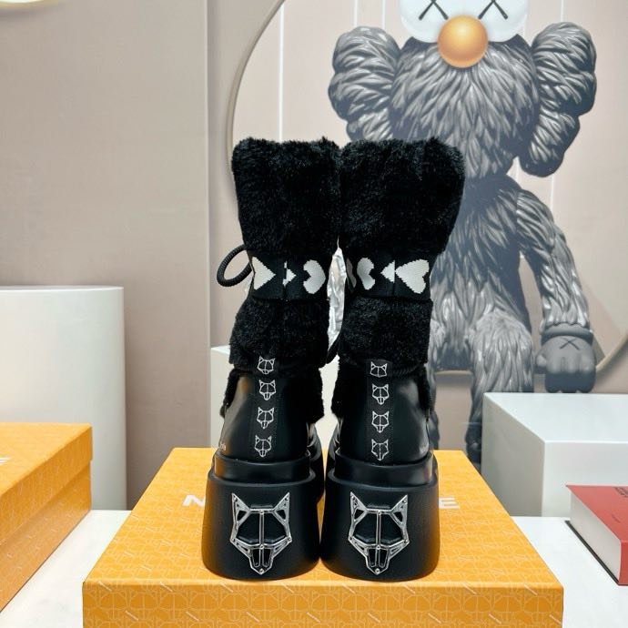 Boots on platform with lacing фото 9