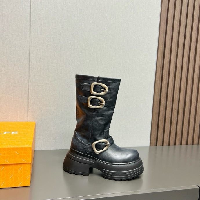 Boots on platform фото 4