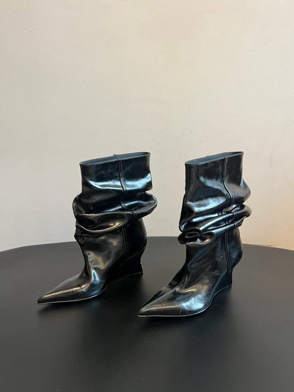 Черевики з гострим носком і плиссировкой