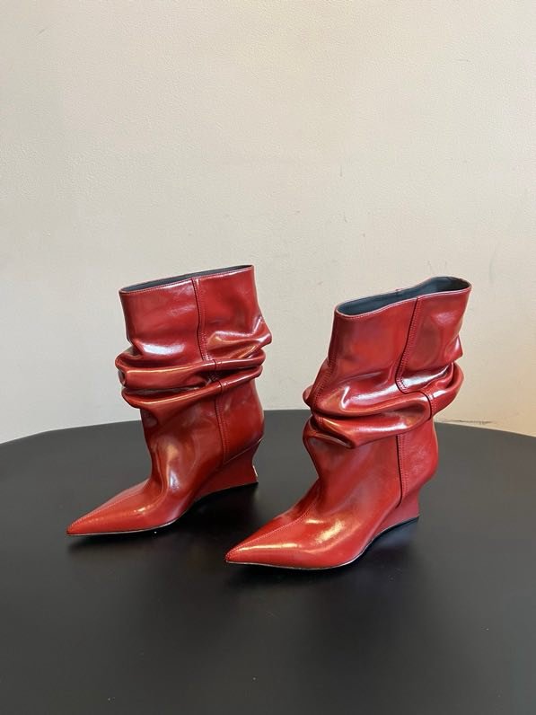 Черевики з гострим носком і плиссировкой