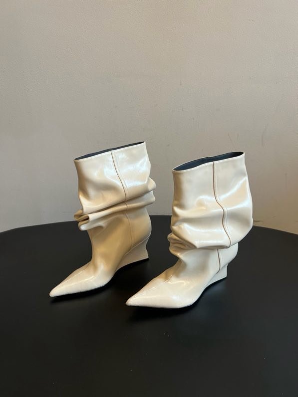 Черевики з гострим носком і плиссировкой