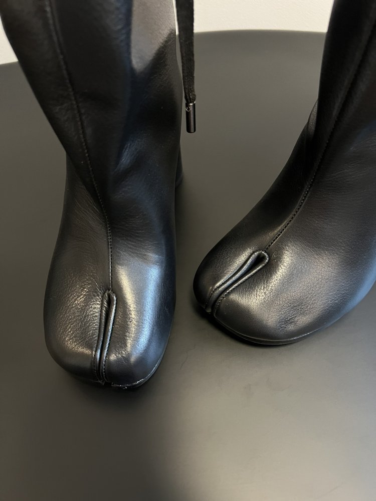 Ботинки Tabi кожаные с раздвоенным носком фото 6