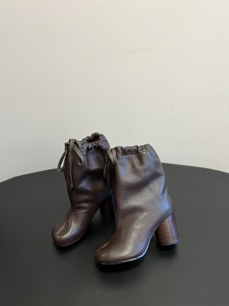 Ботинки Tabi кожаные с раздвоенным носком фото 9