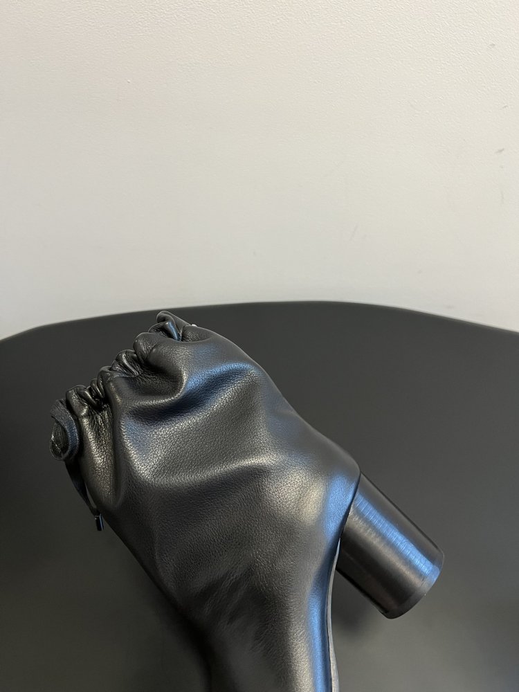 Ботинки Tabi кожаные с раздвоенным носком фото 9