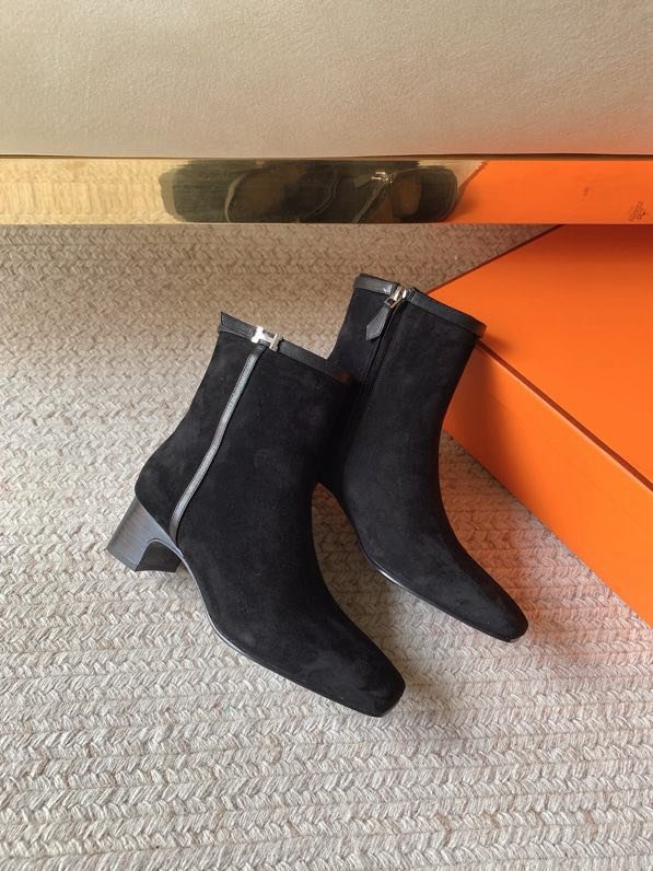 Ботинки замшевые на молнии