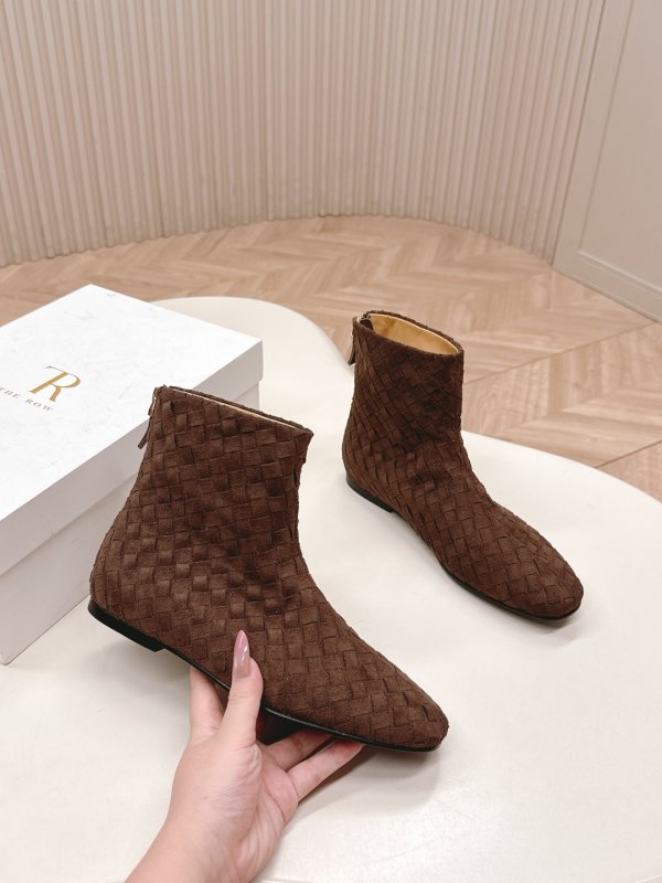 Черевики жіночі з плетених шкіри