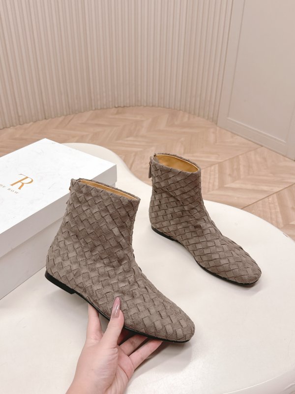 Boots women's of wicker skin