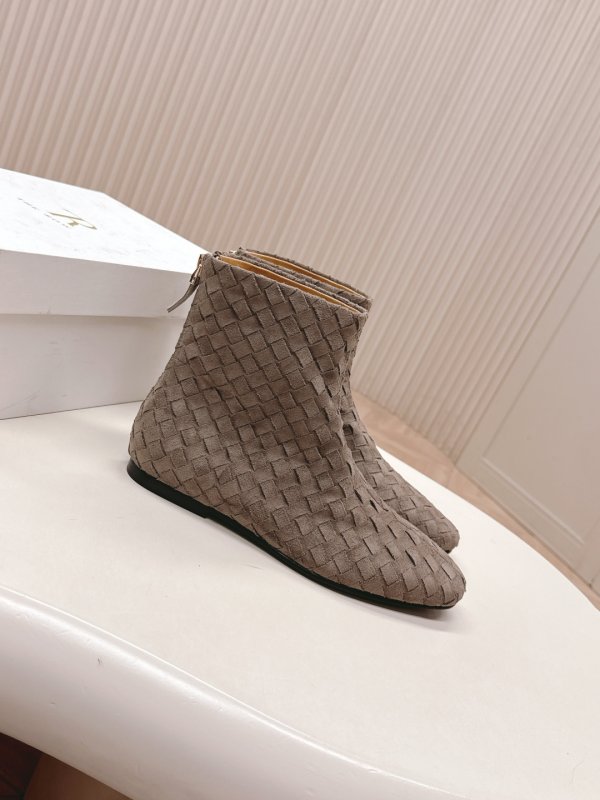 Boots women's of wicker skin фото 4