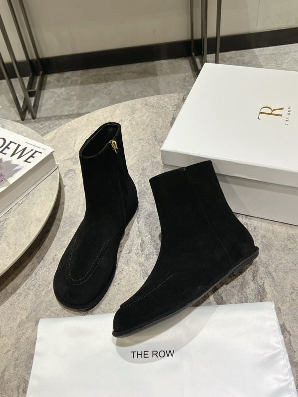 Boots women's leather from round the toe