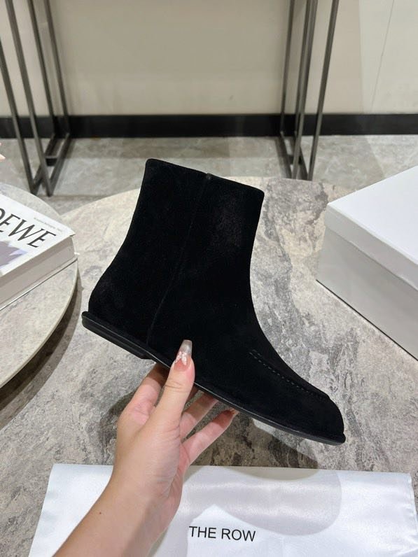 Boots women's leather from round the toe фото 4