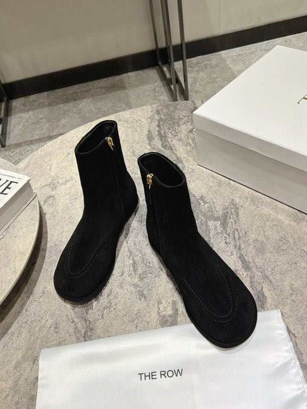 Boots women's leather from round the toe фото 7