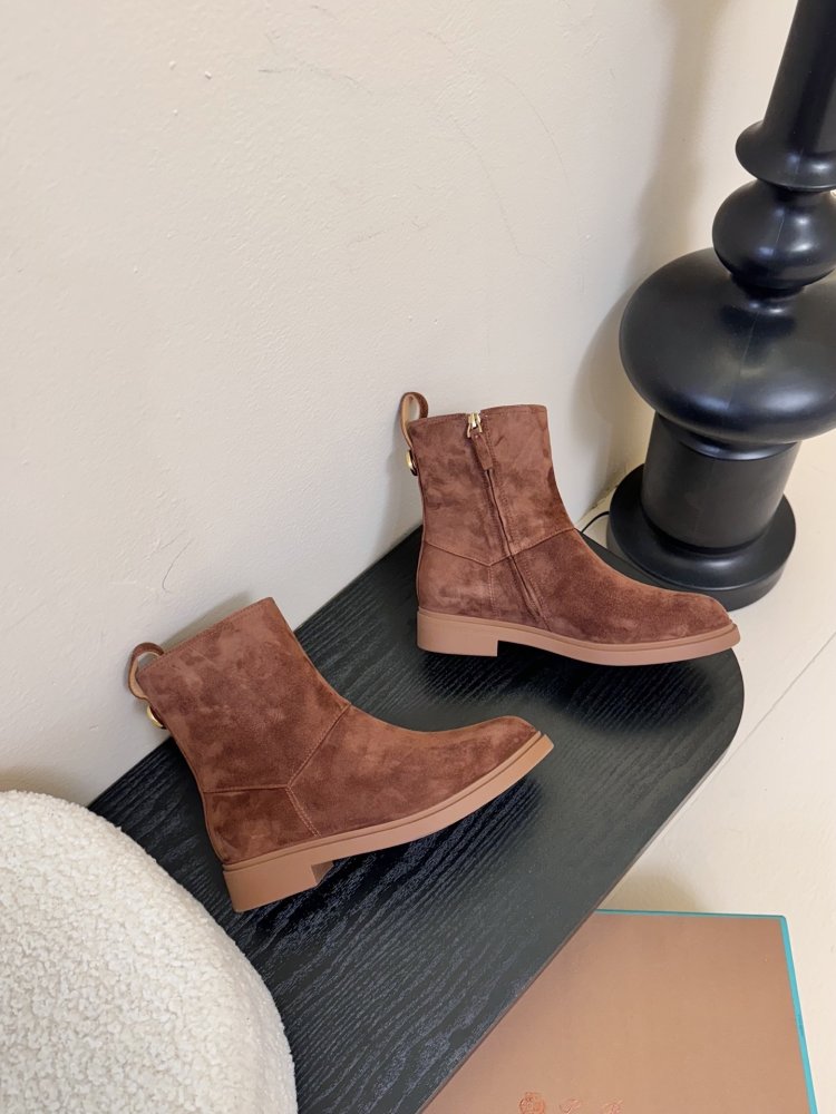 Boots women's leather фото 4