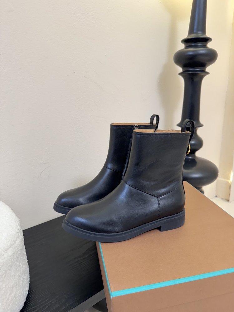 Boots women's leather фото 5