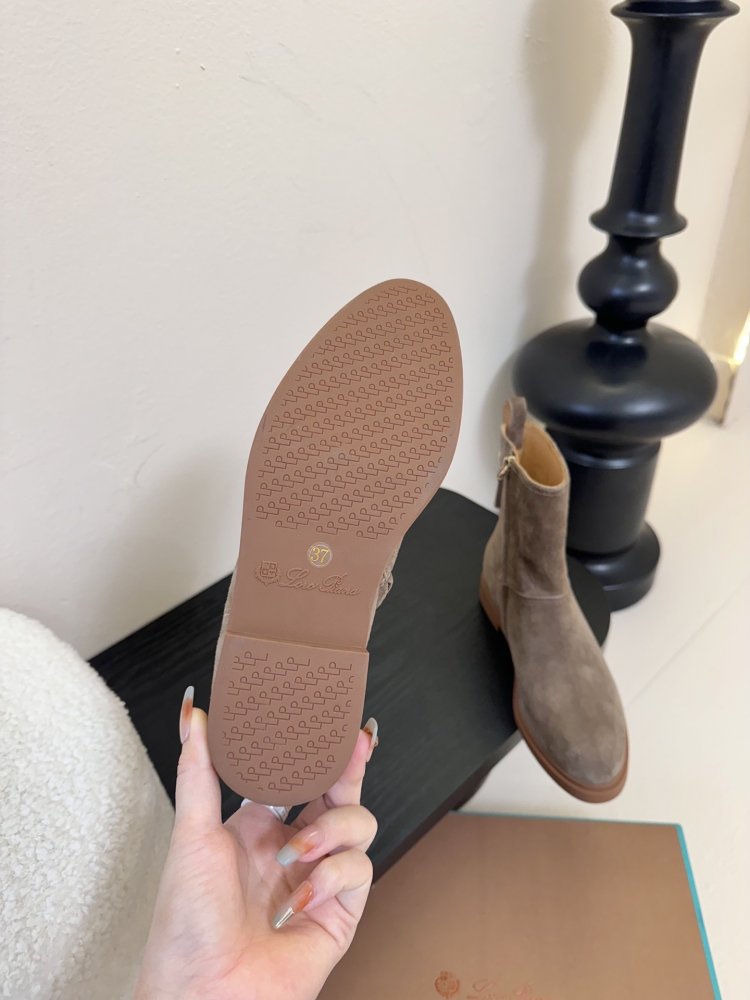 Boots women's leather фото 6