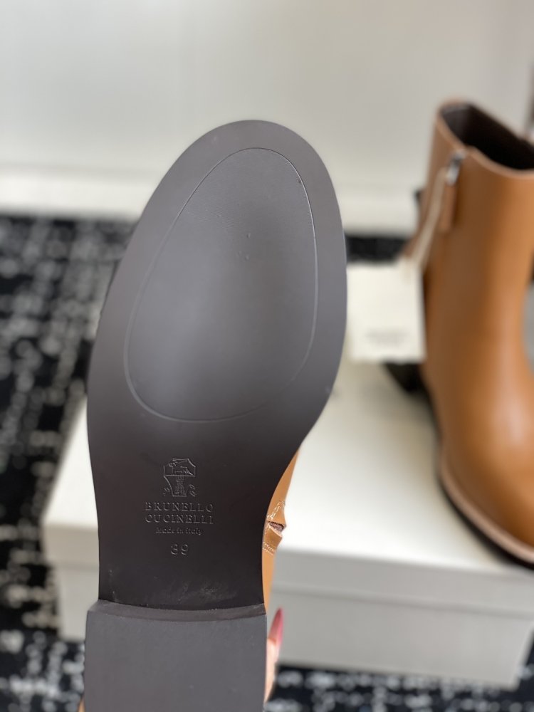 Boots women's leather фото 9