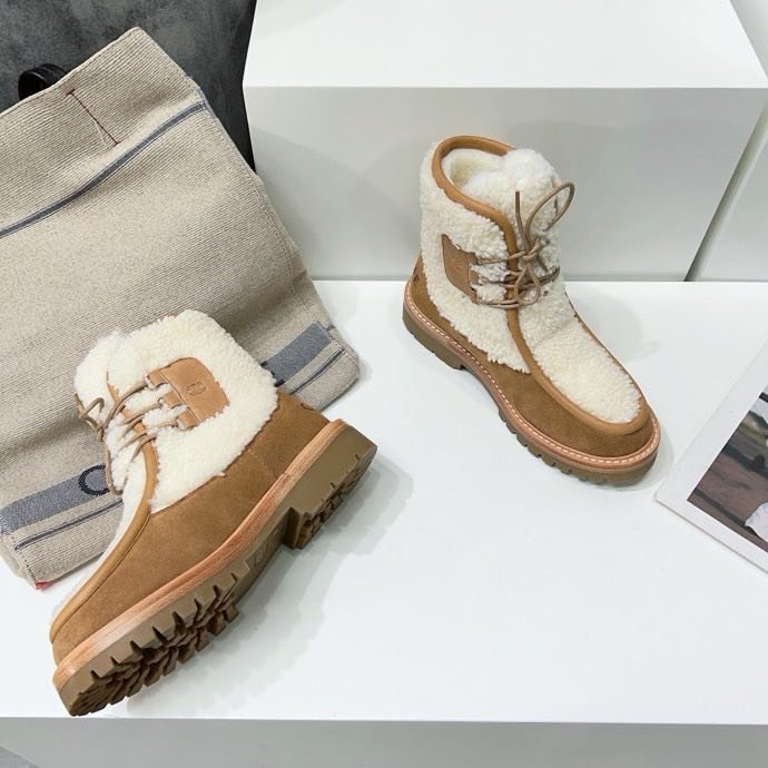 Boots women's fur фото 6