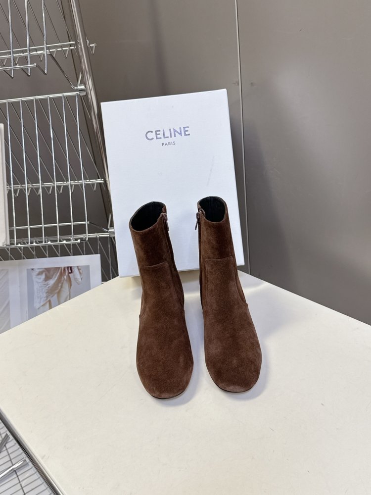 Boots women's on блочном heel фото 2