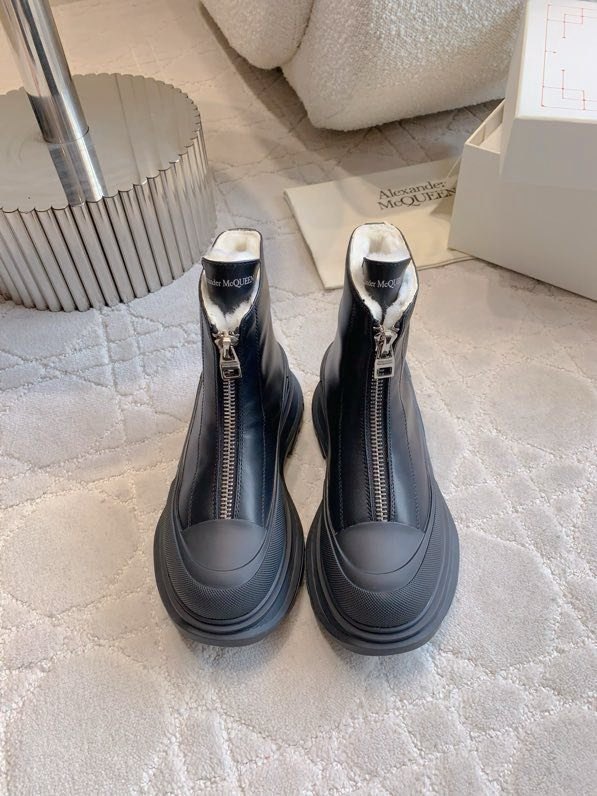 Boots women's on fur winter