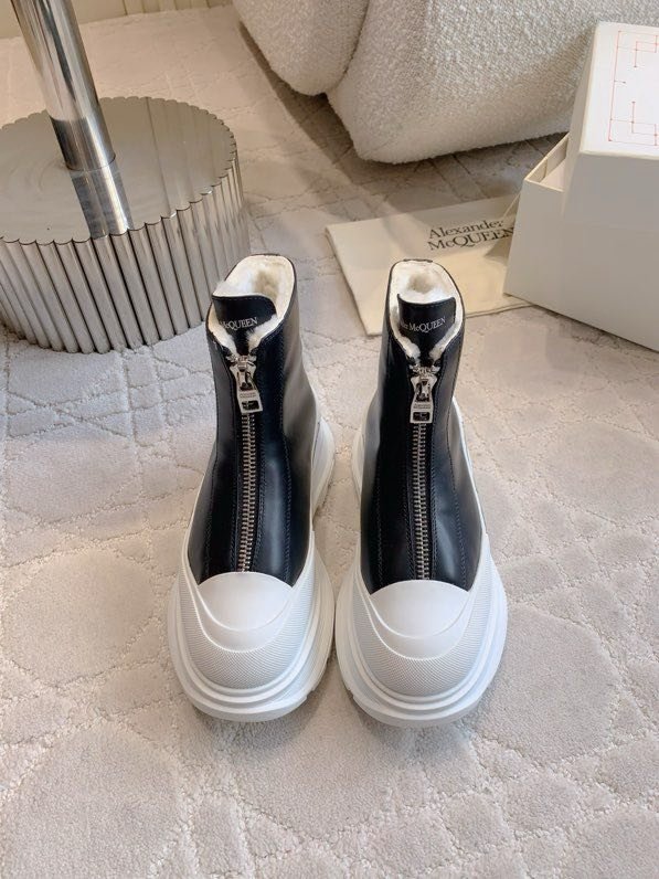 Boots women's on fur winter